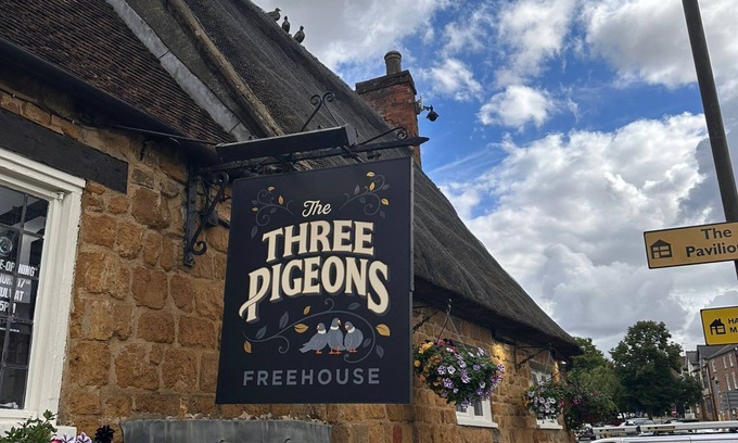 Banbury Hotel | The Three Pigeons Inn