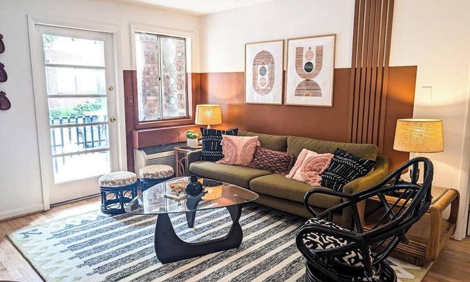 Columbia Apartamento | The Tiki Suite | 2BR 2BA | Newly Renovated!