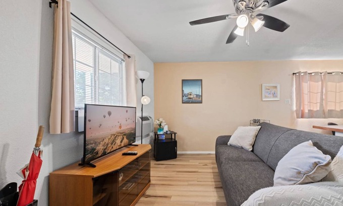 Raynolds Addition Apartamento | The Tingley Gardens B - An Irvie Home