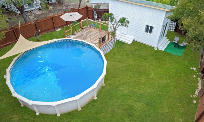 Apache Shores Cabina | The Tiny Oasis: Luxe Stay with Deck & Private Pool