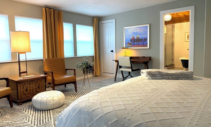 Tomball Casa | The Tomball House: 2bed 2bath steps away from coffee, dining, and shopping