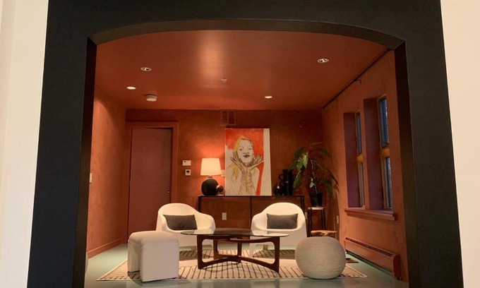 Adams Cama Y Desayuno | The Trail in Adams - Berkshires' Art Hotel