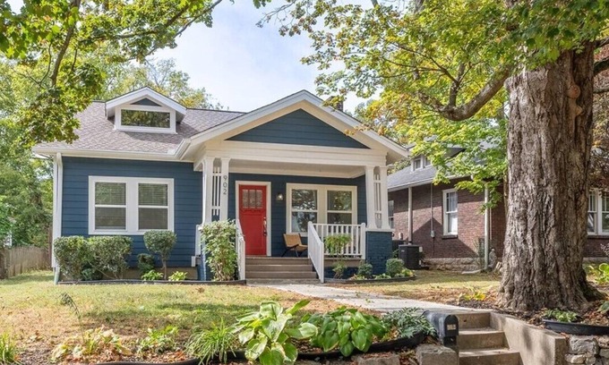 Historic Waverly Casa | The Traveler - Eclectic Style in Walkable Area