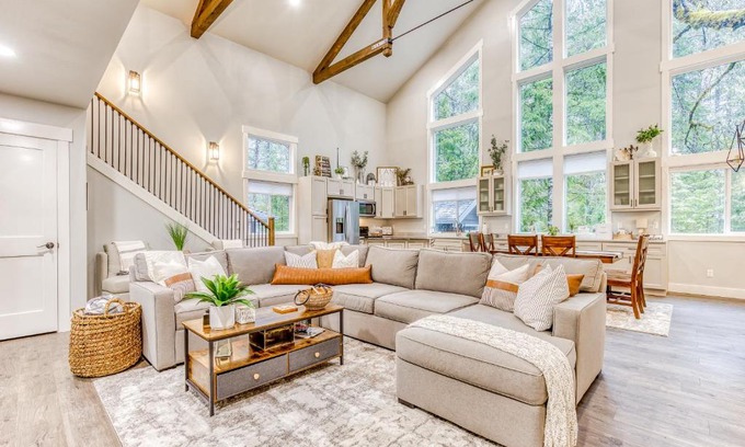 Welches Casa | The Tree Cabin, Pleasant Pines, & Cozy Casita