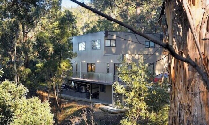 Taroona Casa | "The Tree House Hobart" -10kms to CBD-Sleeps 8.