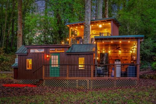 Hayesville Casa | The Tree Spa, Tiny Cabin w Hot Tub in the trees