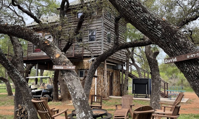 Marble Falls Cabina | The Treehouse at Dos Conchas Ranch