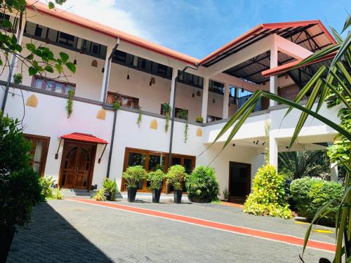 Mihintale Hotel | The Triangle Hotel