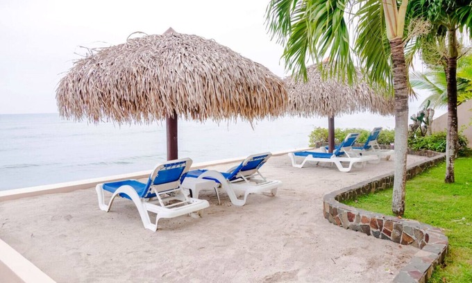 Boca Corona Apartamento | Escape to Paradise Beachfront Suites at Panama's Premier Hotel Triton Suite