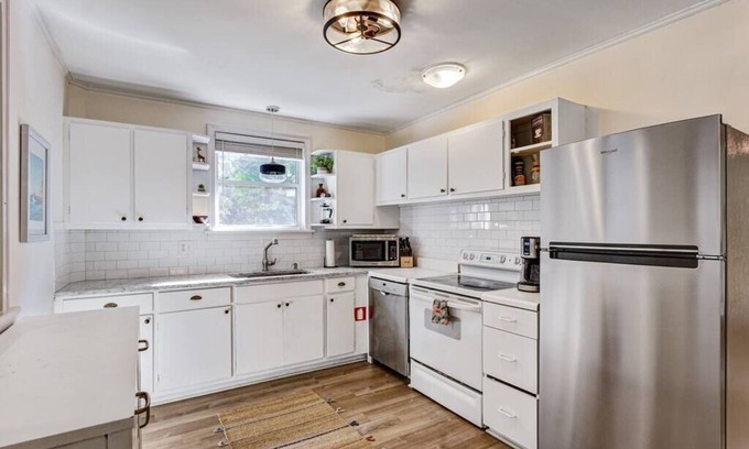 West Ashley Casa | The Tropic - Close to Downtown and Beaches, Fire Pit, Pet Friendly