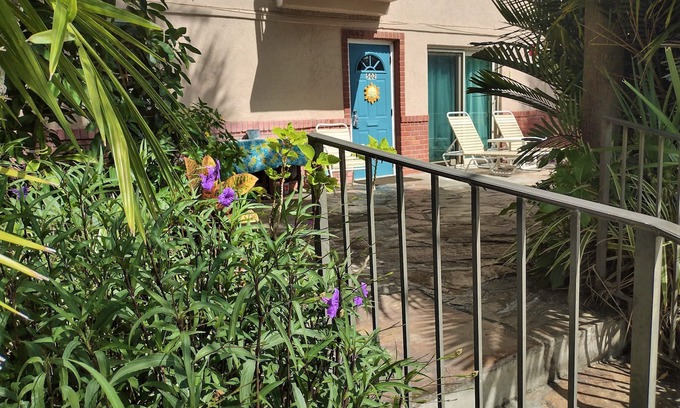 St. Pete Beach Condominio | The Tropical Courtyard Paradise🌴 on St. Pete Beach🌞⛱️🌊 Friendly Native #502