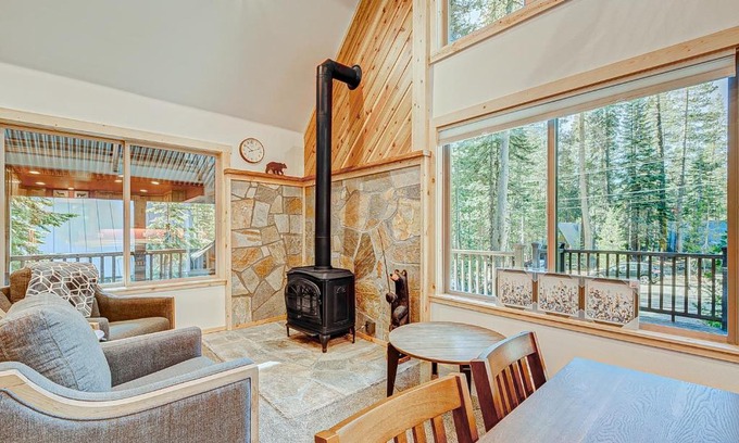 Pla-Vada Woodlands Chalet De Esquí | The Truckee Vibe