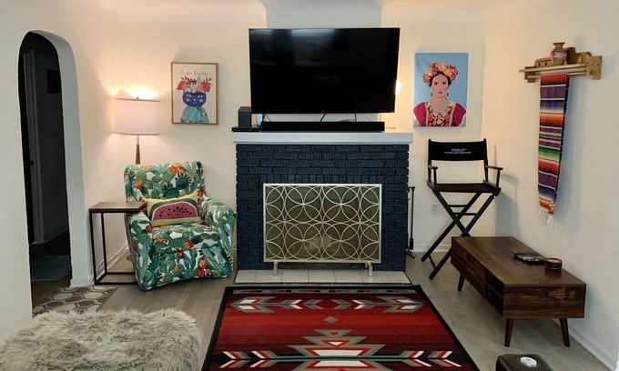 Nob Hill Casa | The Turquoise Cat Nob Hill 3 bedrooms 2 bathrooms garage private yard Fast WiFi