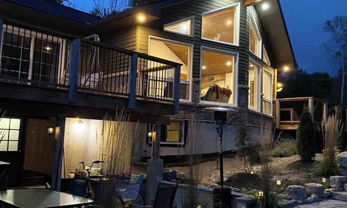 South Bruce Peninsula Cabaña | The Ultimate Escape: Hot Tub, Workout Room & Spacious Outdoors