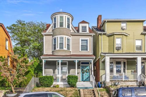Pittsburgh Casa | The Ultimate Fan's Retreat 5BR near all the Action