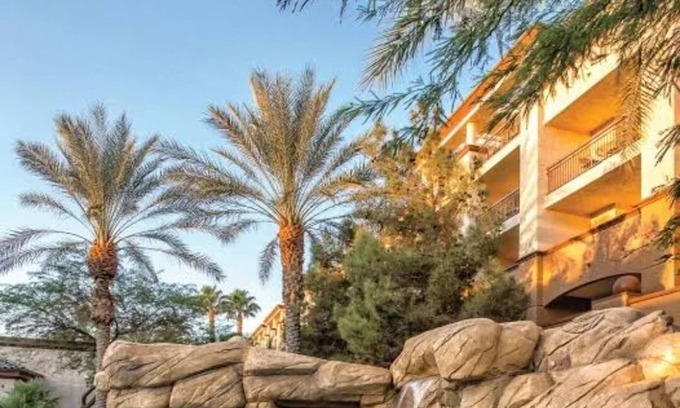 Enterprise Complejo | The units available are located on the strip.