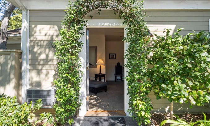 Oak Park Hotel | The Upham Hotel