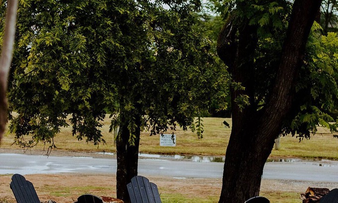 Bandera Otro | The Vaquero Motel Farmhouse Suite with the best location in town