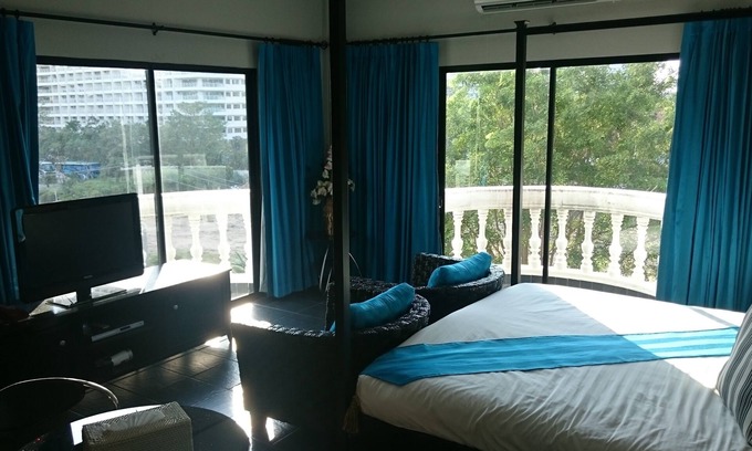 Jomtien Hotel | The Venue Residence and Cabaret