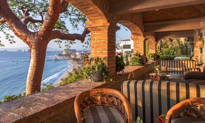 Amapas Casa | Urbanización cerrada junto a la playa de 6 a 22 habitaciones, con personal