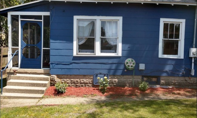 Michigan City Cabaña | The Victorian Carriage House. Built in 1880, this restored cottage is a charmer.