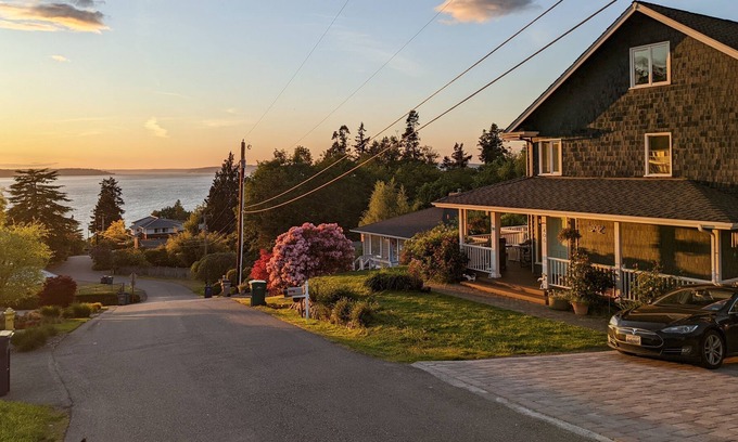 Mukilteo Casa | The View!! 5 mins to the Whidbey Ferry and Sounder train, 10 mins to Paine Field