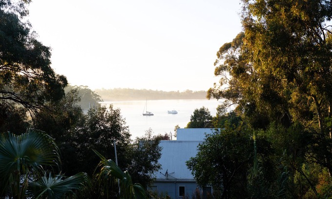 Metung Casa | The View, Metung. Cosy, Comfy, Pet friendly & breathtaking views of Bancroft Bay