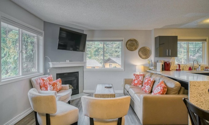 Harvie Heights Casa | B218-HotTub/KingBed/AC/Free Parking/View/2BR/Sleep6