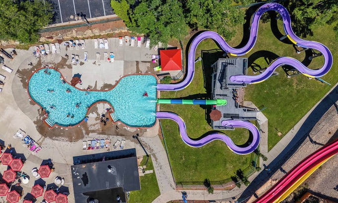 Wisconsin Dells Condominio | The Villa - 3BR Luxury Retreat for 14 w/ Whirlpool Tub & Pet-Friendly Setup