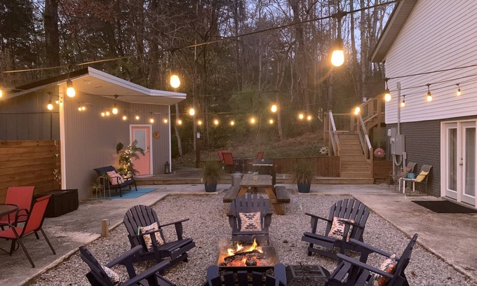 Cookeville Casa | The Villa- by Downtown, I-40 & Lake. Wooded view