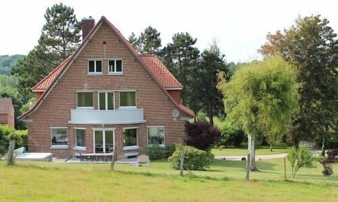Loison-sur-Crequoise Villa | La Villa Des Groseilliers con spa privado y campo de golf rústico de 5 hoyos