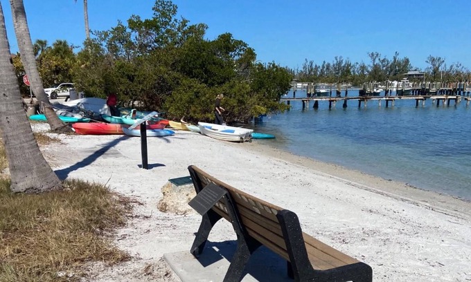 Longbeach Village Casa | The Village Bungalow of Long Beach in Longboat Key
