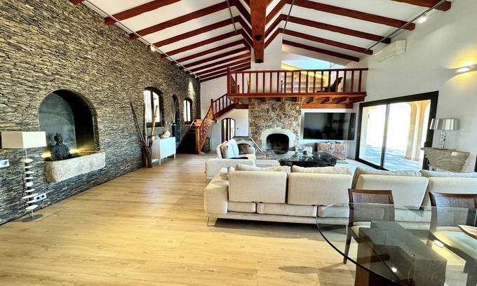 Cerdanyola del Valles Chalet De Esquí | The Village - Chalet con Todo el Ocio Possible