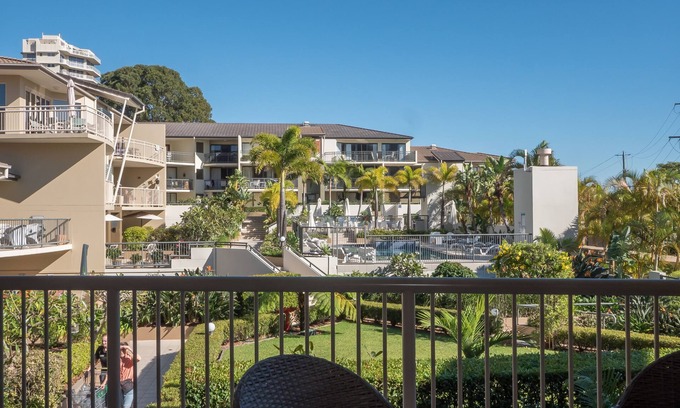 Burleigh Heads Hotel | The Village Holiday Apartments at Burleigh