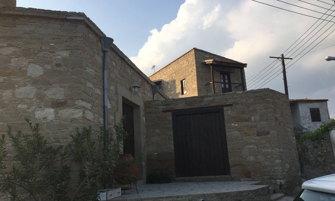 Tochni Apartamento | El pueblo está situado entre la montaña y el mar.
