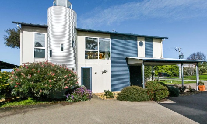 Metung Casa | The Village Lighthouse