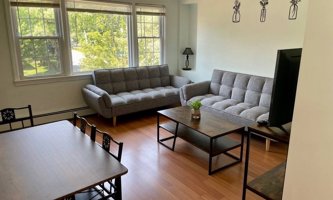 Mamaroneck Apartamento | The Village - Private apartment w/ parking 5 min walking