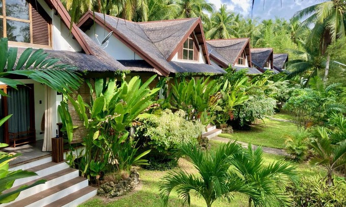 General Luna Cama Y Desayuno | The Village Siargao