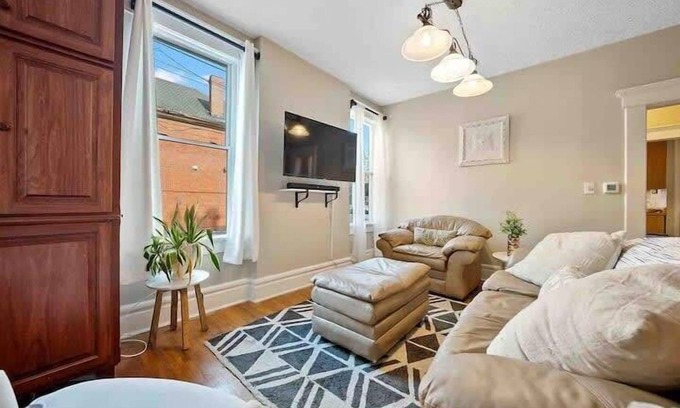 Downtown Columbus Casa | The Village Townhouse - 3 Bedrooms w/ extra beds