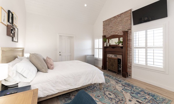 Uvalde Cama Y Desayuno | The Vintage Room - Benson Guest House