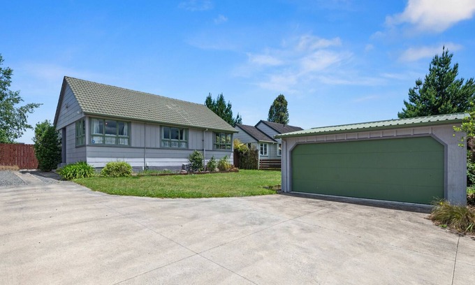 Rotorua Casa | THE VIOLET VILLA - ROTORUA HOLIDAY HOME, pet friendly in Rotorua