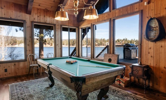 Patton Casa | The Voges 'Lake House: Casa de 3 habitaciones / 6 baños en Big Bear Lake, para 10 personas