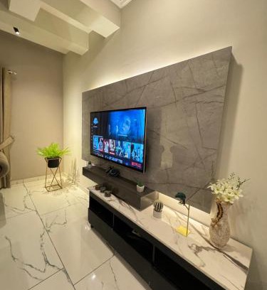 Rawalpindi Apartamento | The Walnut: 1BHK Luxury Apt Self Checkin