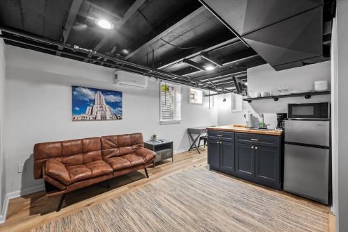 Shadyside Apartamento | The Walnut Suites - The Onyx Suite