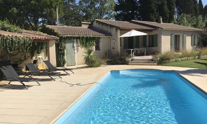 Cabannes Casa | The warblers house ground floor swimming pool accessibility pets