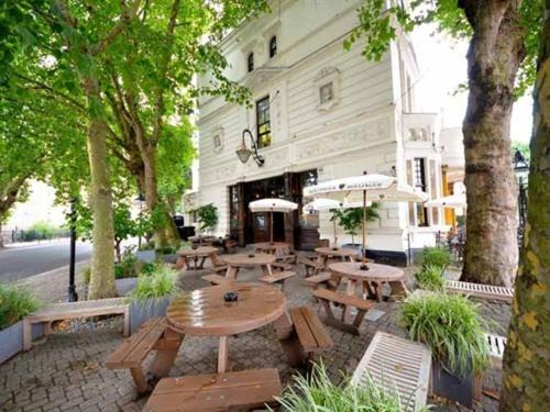 Little Venice Hotel | The Warrington