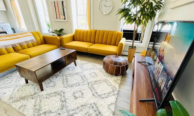 Warwick Apartamento | The Warwick View - Top Floor Flat!