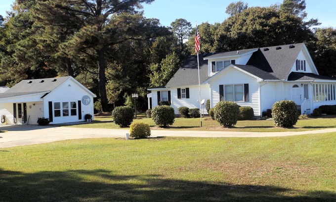 Harbinger Casa | The Waterfield Place es una encantadora casa para 8 personas en 5 acres cerca de Outer Banks.
