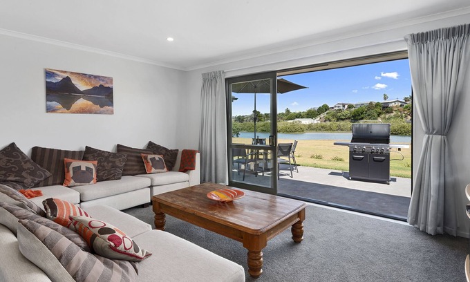 Ruakaka Cabaña | The Waterfront Ruakaka - Ruakaka Holiday Home