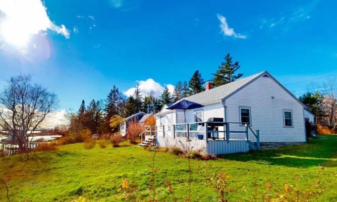 Cushing Casa | "THE WAY LIFE SHOULD BE" WATERFRONT OASIS / HARBOR VIEWS AND A SHARED DOCK.